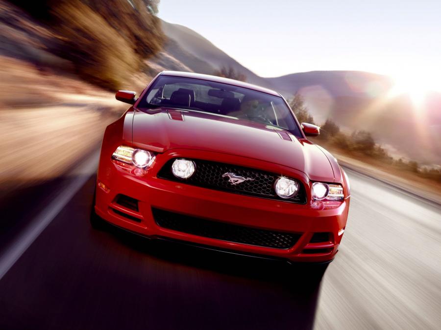  Ford Mustang 5.0 GT 2012 года  (фото 2 из 13)
